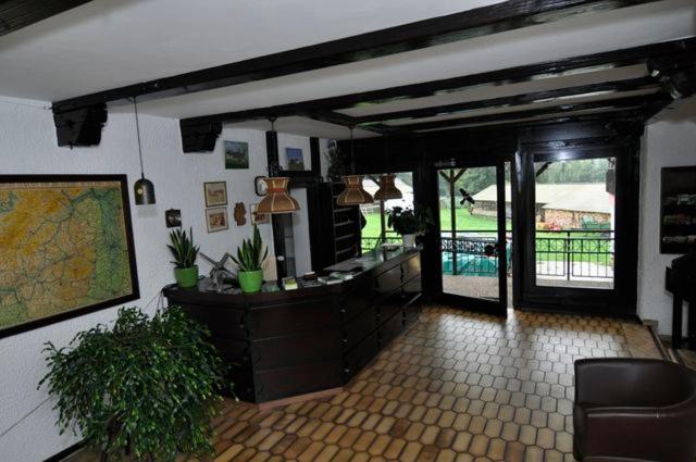 Hotel-Restaurant Johanniskreuz Trippstadt エクステリア 写真