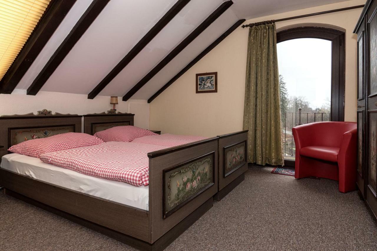 Hotel-Restaurant Johanniskreuz Trippstadt エクステリア 写真