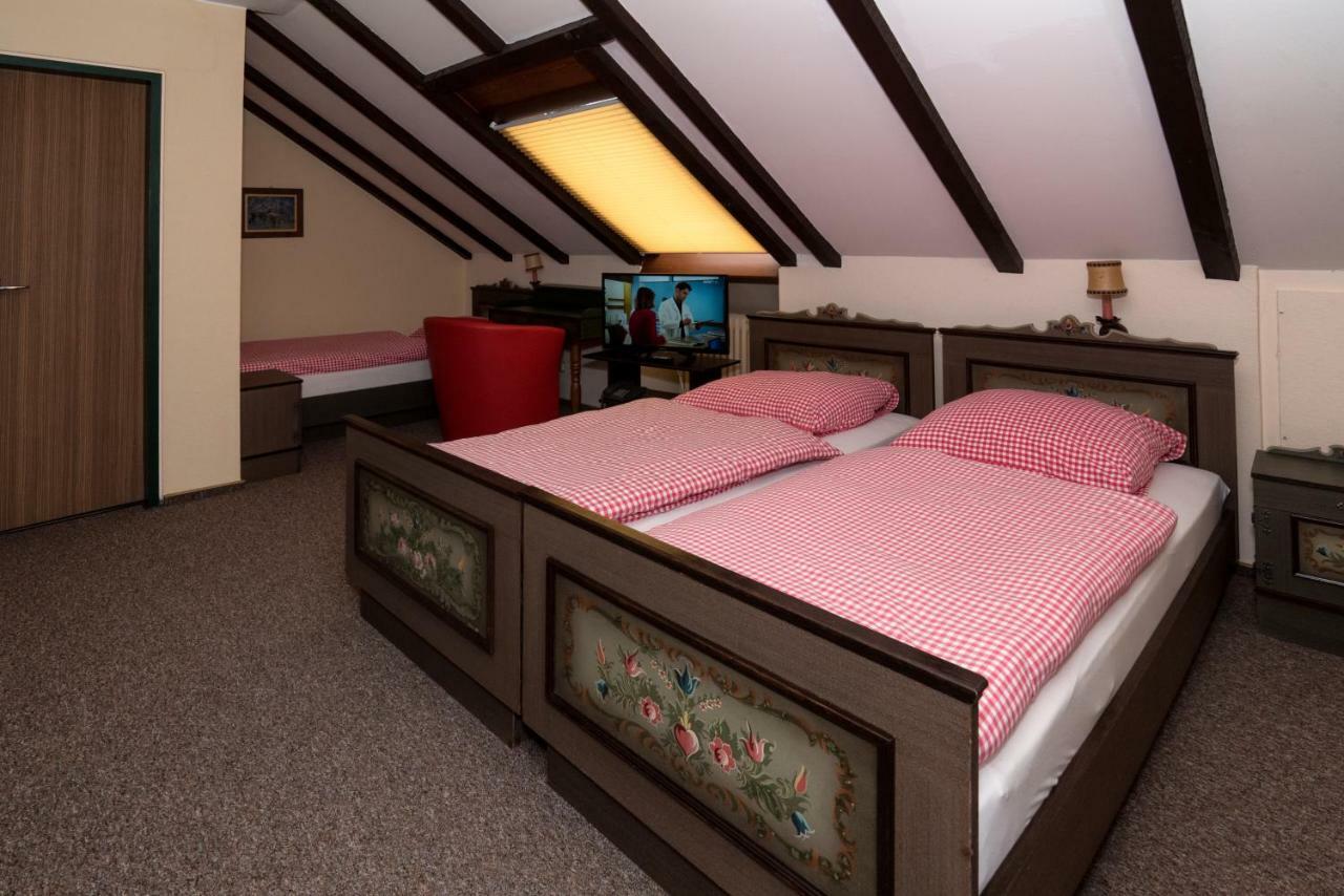 Hotel-Restaurant Johanniskreuz Trippstadt エクステリア 写真
