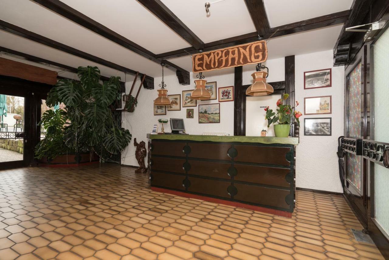 Hotel-Restaurant Johanniskreuz Trippstadt エクステリア 写真