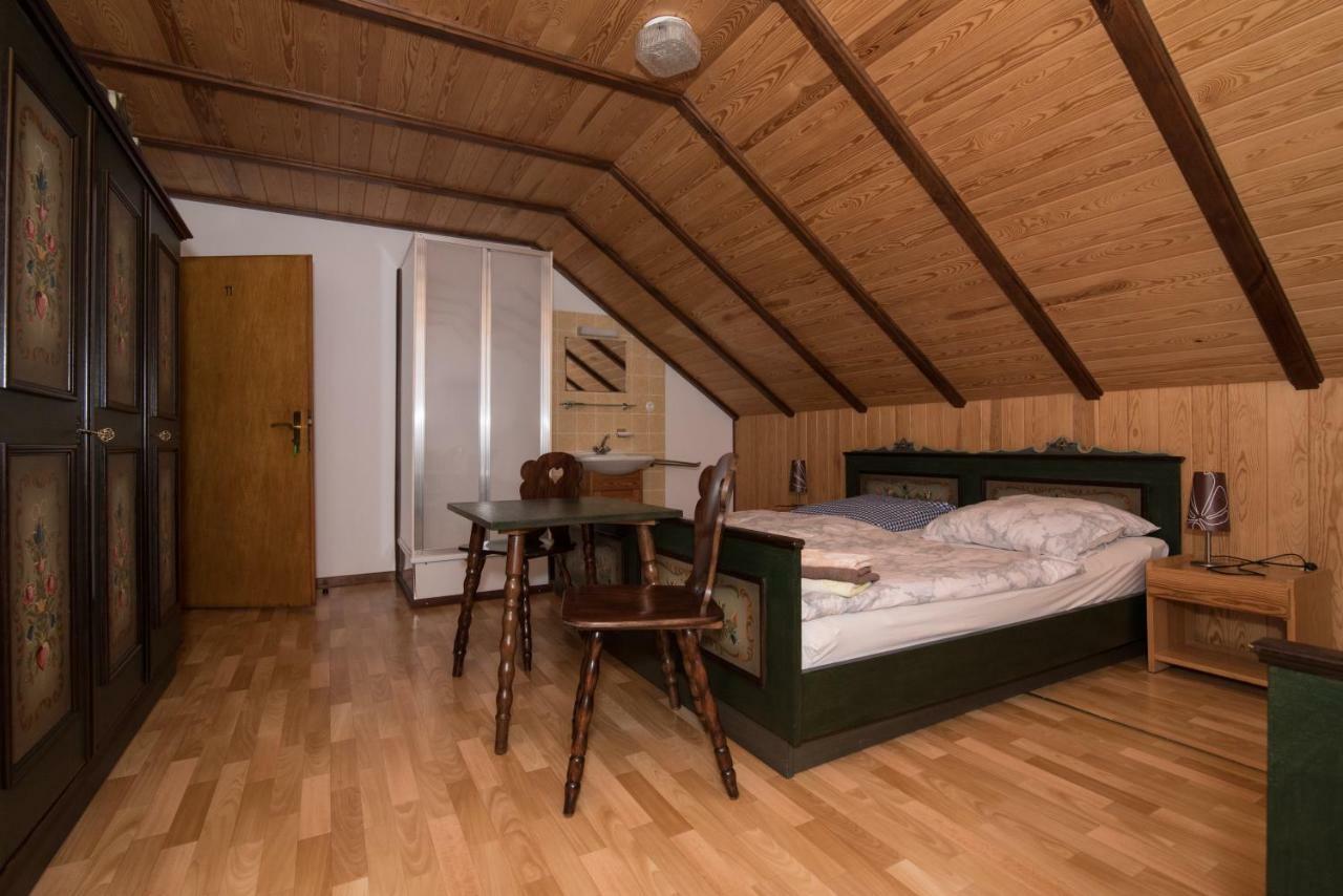 Hotel-Restaurant Johanniskreuz Trippstadt エクステリア 写真