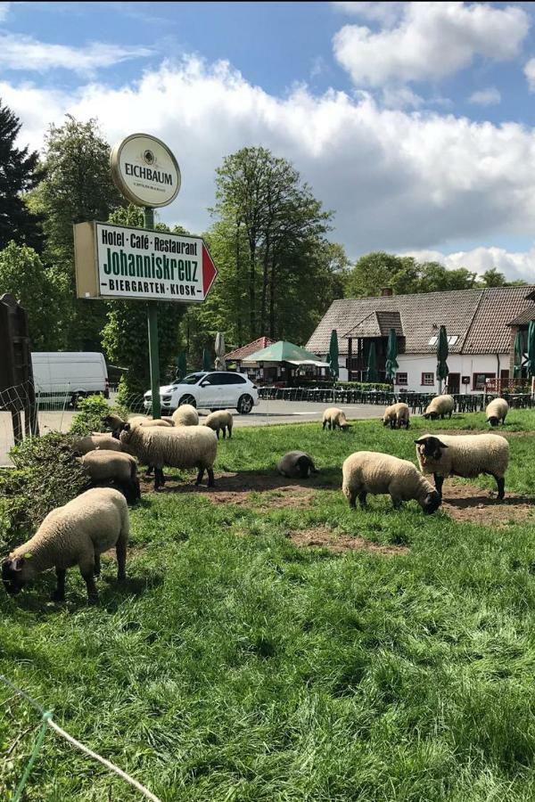 Hotel-Restaurant Johanniskreuz Trippstadt エクステリア 写真