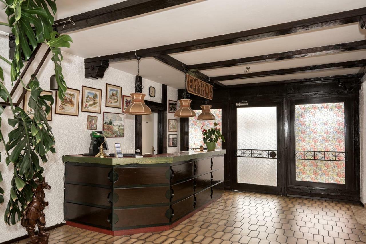 Hotel-Restaurant Johanniskreuz Trippstadt エクステリア 写真